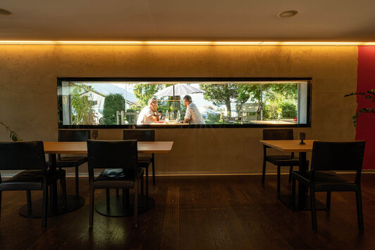 Restaurant mit Blick auf die Terrasse